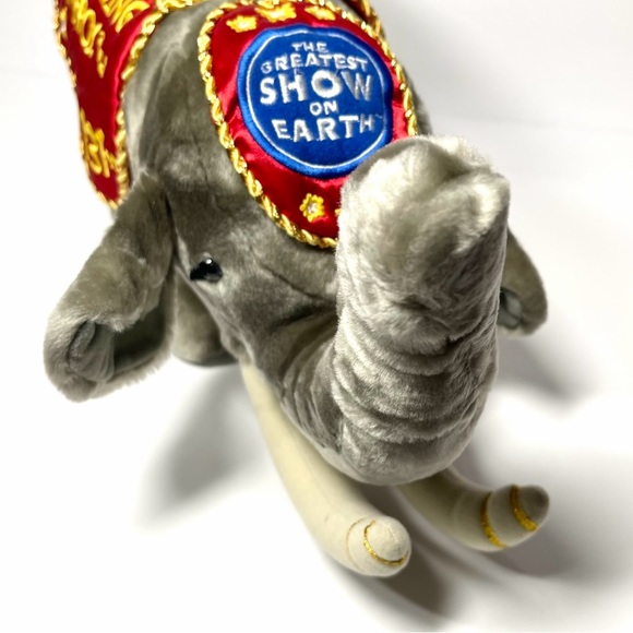 Ringlings 131 Circus 2001 Toy Elephant satin embroidered blanket - Picture 8 of 13
